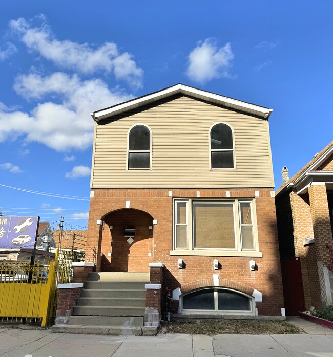 1814 W Pershing Rd, Chicago, IL 60609