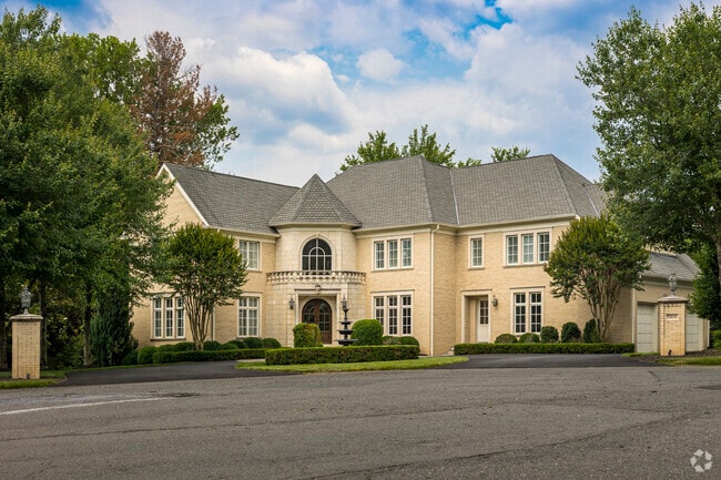 Find your perfect home in Greenway Heights with diverse home styles and designs.