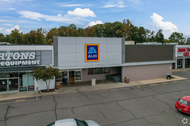 Grab the essentials at Aldi in Bellvue.