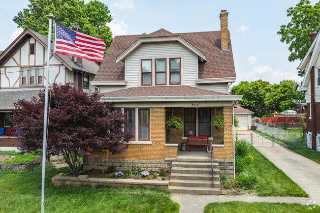 Most houses in Central Delhi cost between $50,000 and $325,000.