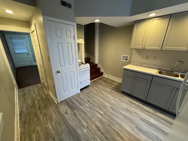 552 Bradley St unit duplex, Columbus, OH 43201 - photo 3