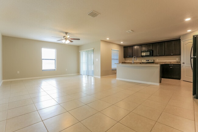 844 Chatham Walk Dr, Ruskin, FL 33570 - photo 4