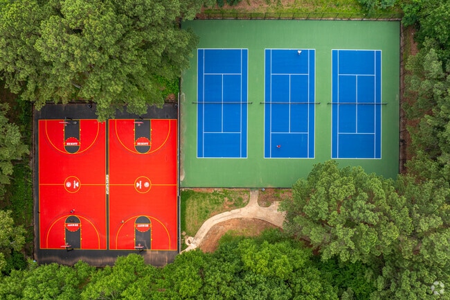 The N. H. Scott Recreation Center
in the Parker neighborhood offers a collection of tennis and basketball courts for residents.
