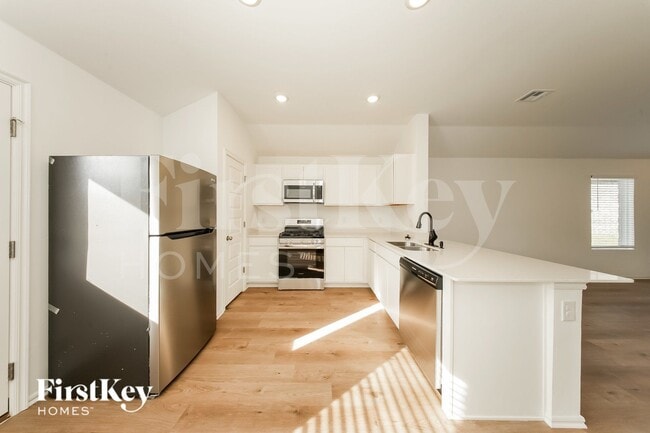 421 Kale Rd, Tuttle, OK 73089 - photo 6