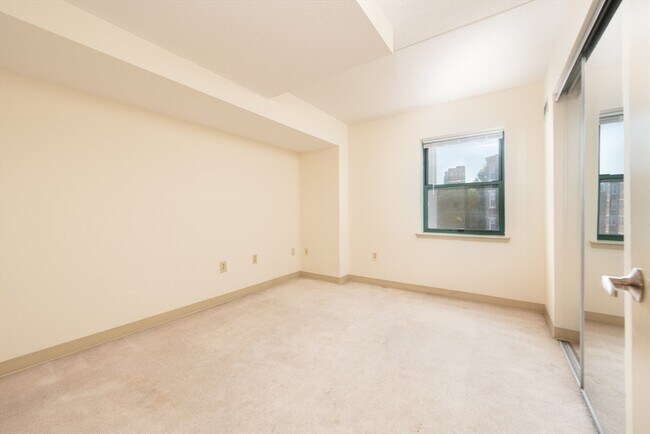 82 Peterborough St unit 4G, Boston, MA 02215 - photo 6