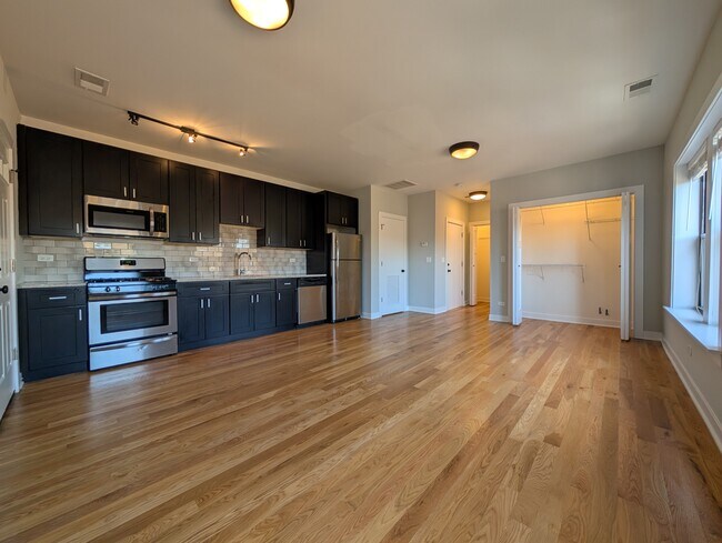 2203 W Eastwood Ave unit 2205-3E, Chicago, IL 60625 - photo 4