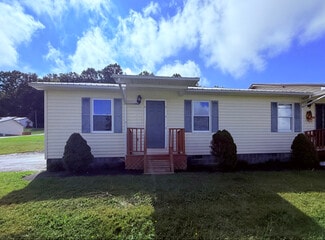 13728 Heath Brothers Dr Unit 14, Glade Spring, VA 24340