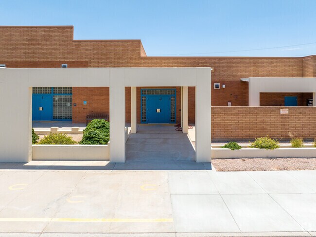 Entrance of Kyrene de los Lagos School.