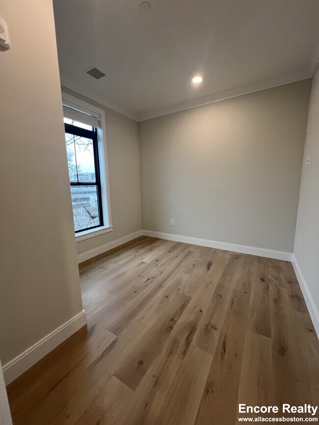 157 Everett St unit 308, Boston, MA 02134 - photo 7