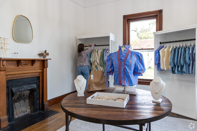 Magnolia's on Main in downtown Guntersville is an upscale ladies clothing boutique.