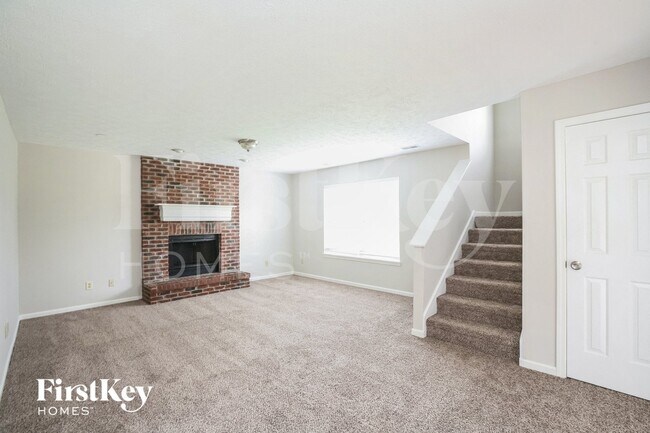 6312 Hazelhatch Dr, Indianapolis, IN 46268 - photo 4