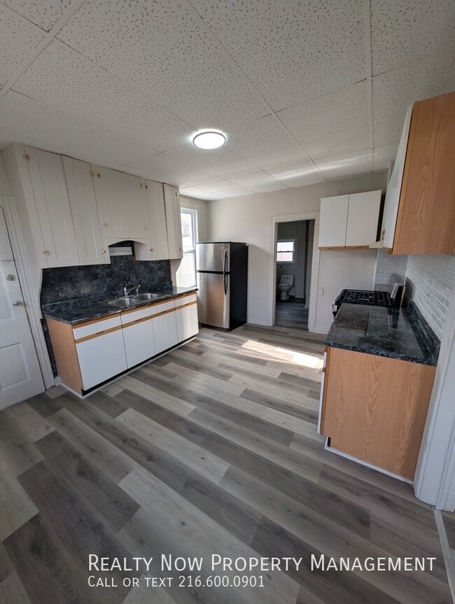 7501 Berry Ave Unit 1, Cleveland, OH 44102