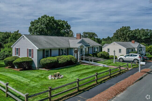 Rambler style homes in Shakerhill come in all shapes and colors.