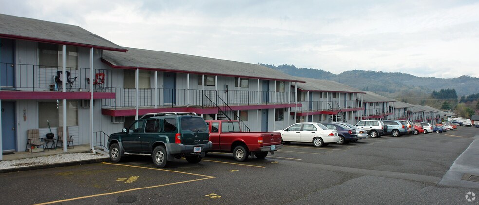Lookingglass Apartments, Roseburg, OR 97471 - photo 1