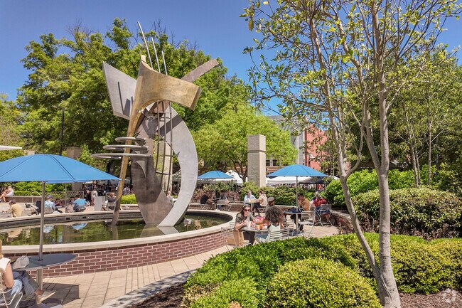 Spring is the perfect time for outdoor dining at the Columbia Museum of Art.