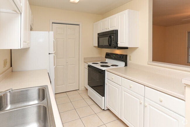 1BR, 1BA - 900 SF - Kitchen