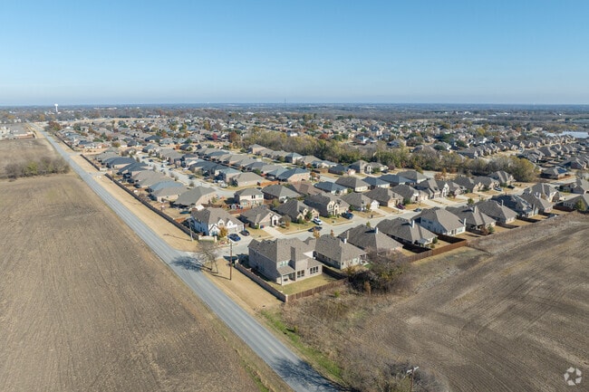 Van Alstyne’s grid streets create a uniform neighborhood layout.