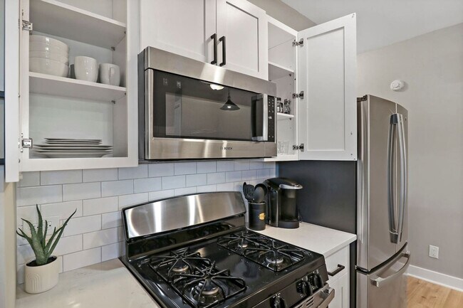 5015 Main St unit ID1366954P, Lisle, IL 60532 - photo 3