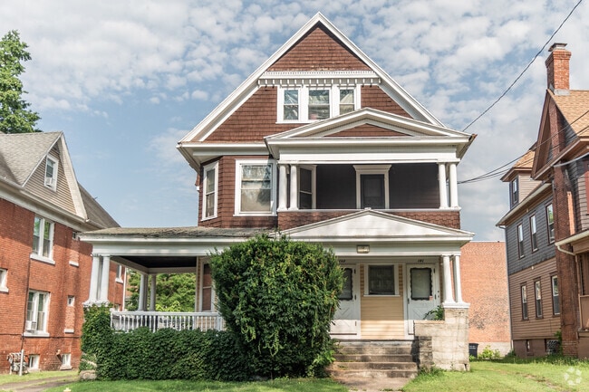 Most homes are three-story and offer between 3,000 and 5,000 square feet of space.