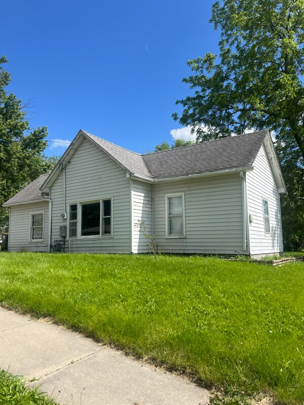 300 E May St, Osceola, IA 50213
