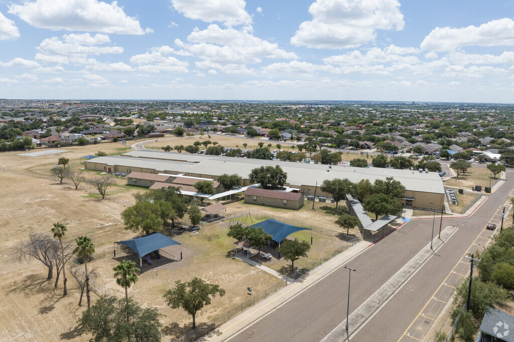 Ruiz Elementary School hosts grades Pre-K to 5th grade in south Laredo, Tx area.