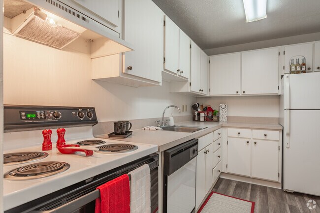 Tower In The Park, Berea, OH 44017 - photo 4