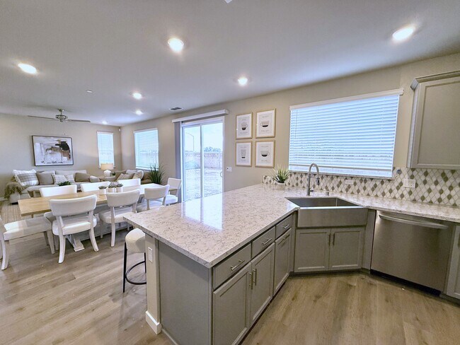 1348 Winterhart St, Galt, CA 95632 - photo 4