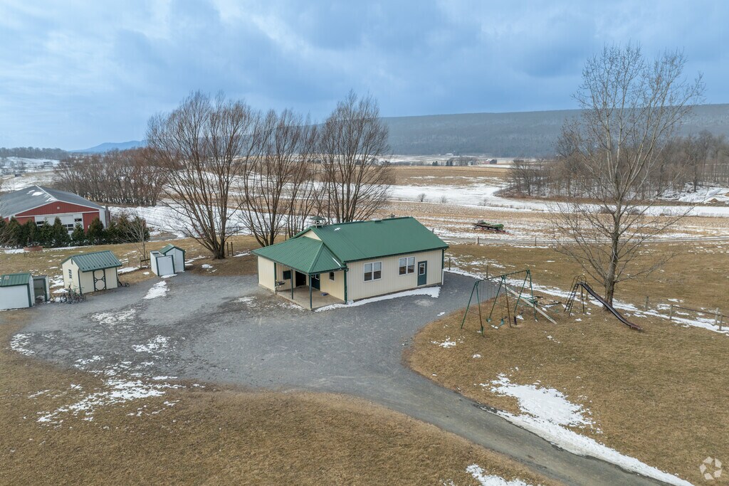 Windy Poplars School is standard Amish School.