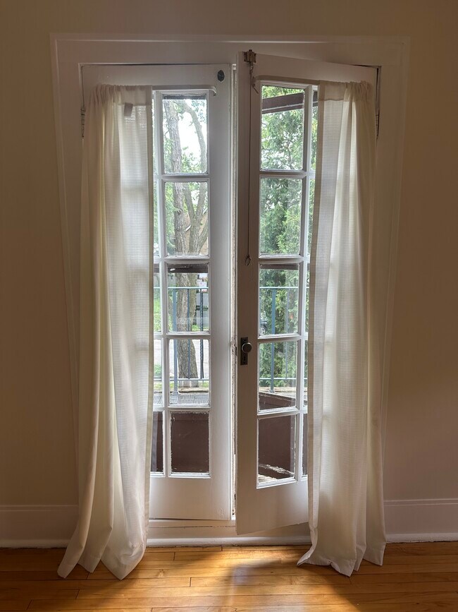 4700 W Hutchinson St unit First Floor, Chicago, IL 60641 - photo 5