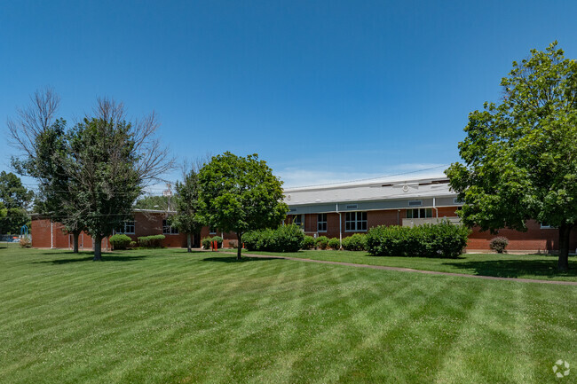Estes Elementary School scored an overall B- on niche.com.