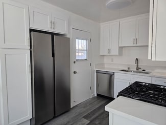 3211 W 132nd St, Hawthorne, CA 90250