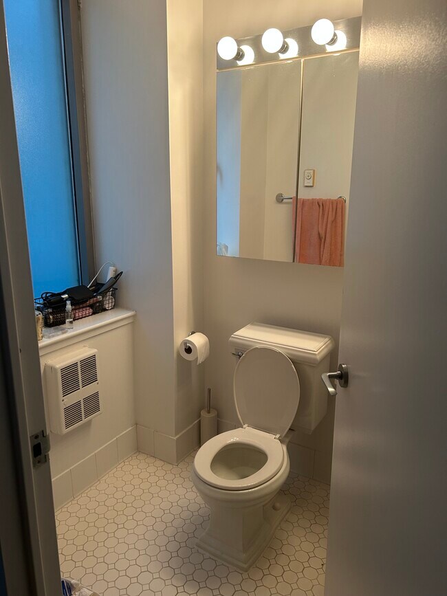 448 W 44th St unit 4, New York, NY 10036 - photo 6