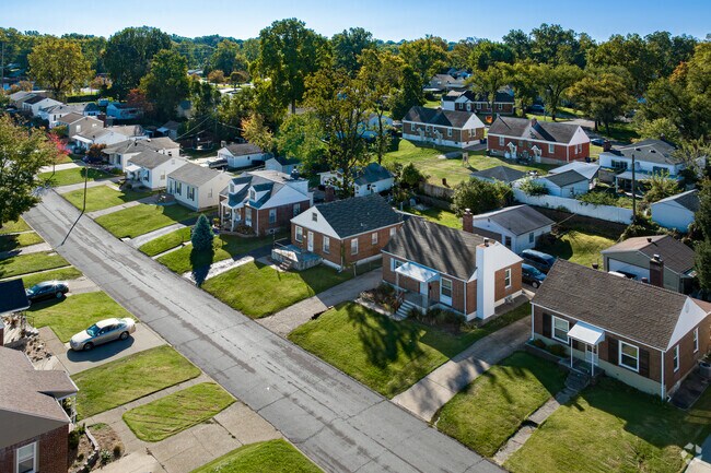 Many of the homes in Woodson Terrace have large yards and plenty of green spaces.