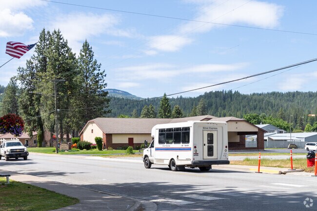 There is a public bus that stopped a couple times each day in Pinehurst.