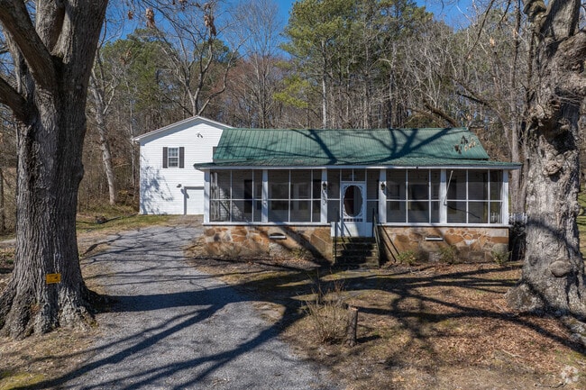 Most of the homes in Ft Payne Alabama are older and historic.