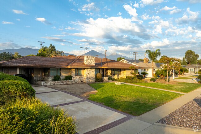 Some homes have a unique midcentury feel here in Sumner.