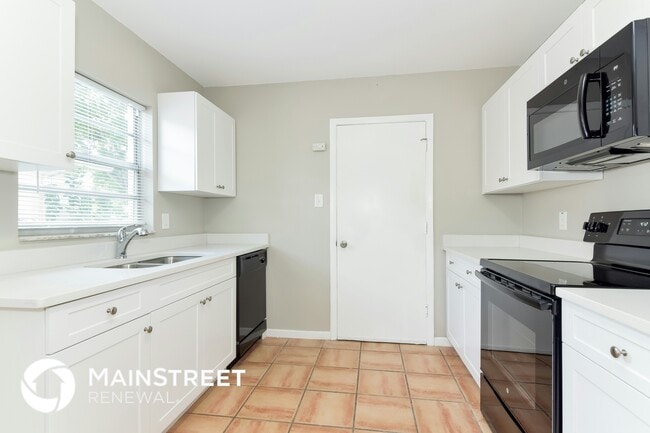 13210 Silvercreek Dr, Riverview, FL 33579 - photo 7