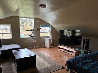 432 N Yodel Ln Unit Upstairs, Otis, OR 97368