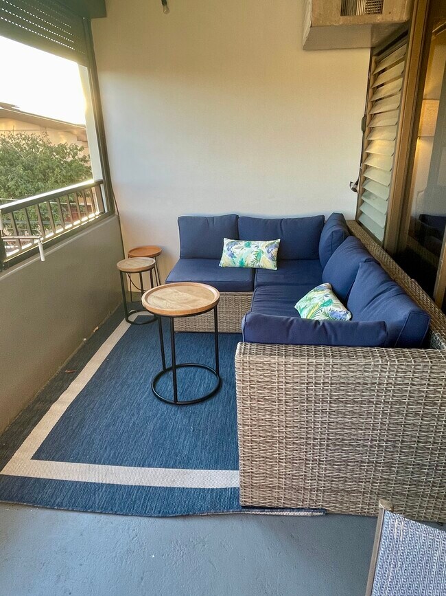 Lounge space on lanai with view of the pool and Diamond Head.
