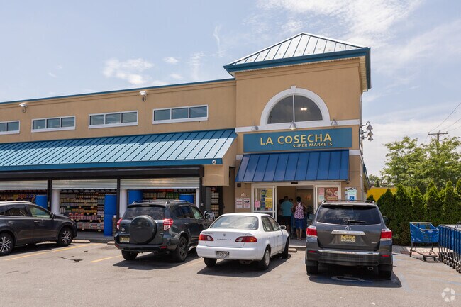 La Cosecha for all of your grocery shopping minutes from the Mount Pleasant neighborhood.