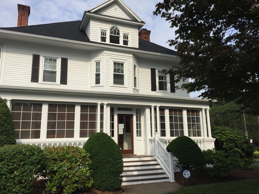 51 N Main St unit 2, West Hartford, CT 06107 - photo 1