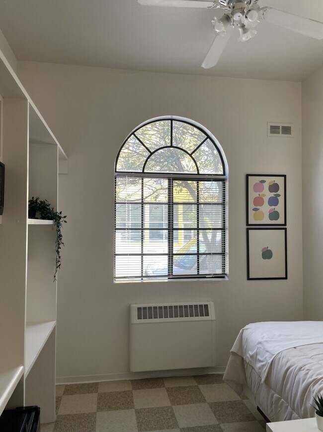 Peachtree Inn - Fully furnished units!, San Diego, CA 92101 - photo 2