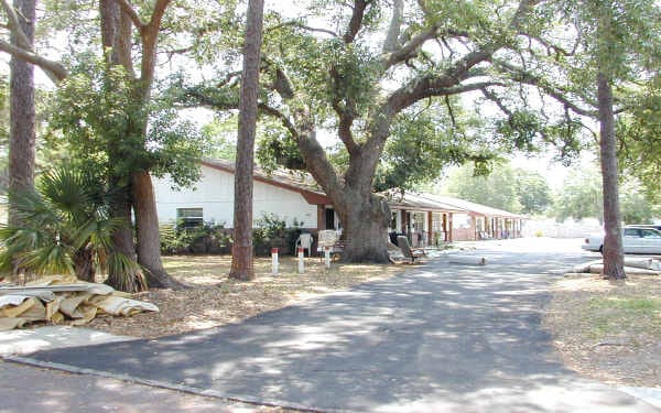 417 Woodrow Ave, Largo, FL 33770 - photo 1