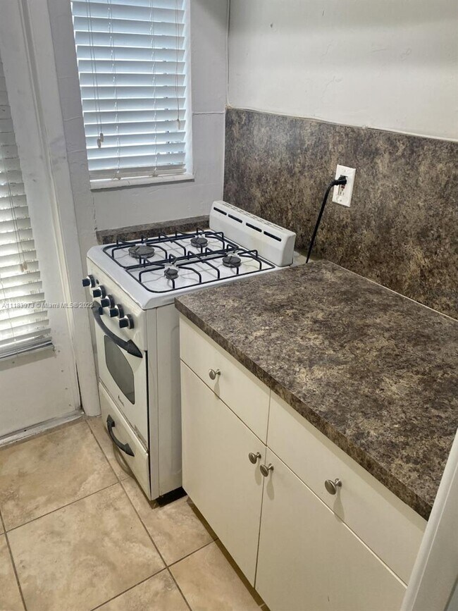 719 Euclid Ave unit 9, Miami Beach, FL 33139 - photo 4