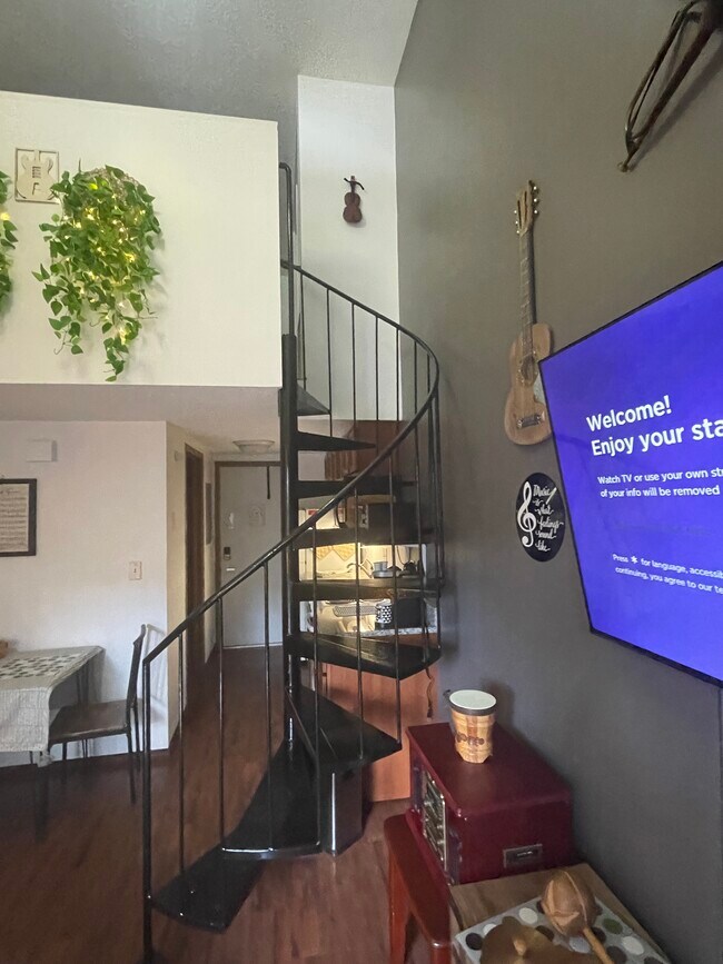 803 W Springfield Ave unit J, Champaign, IL 61820 - photo 3