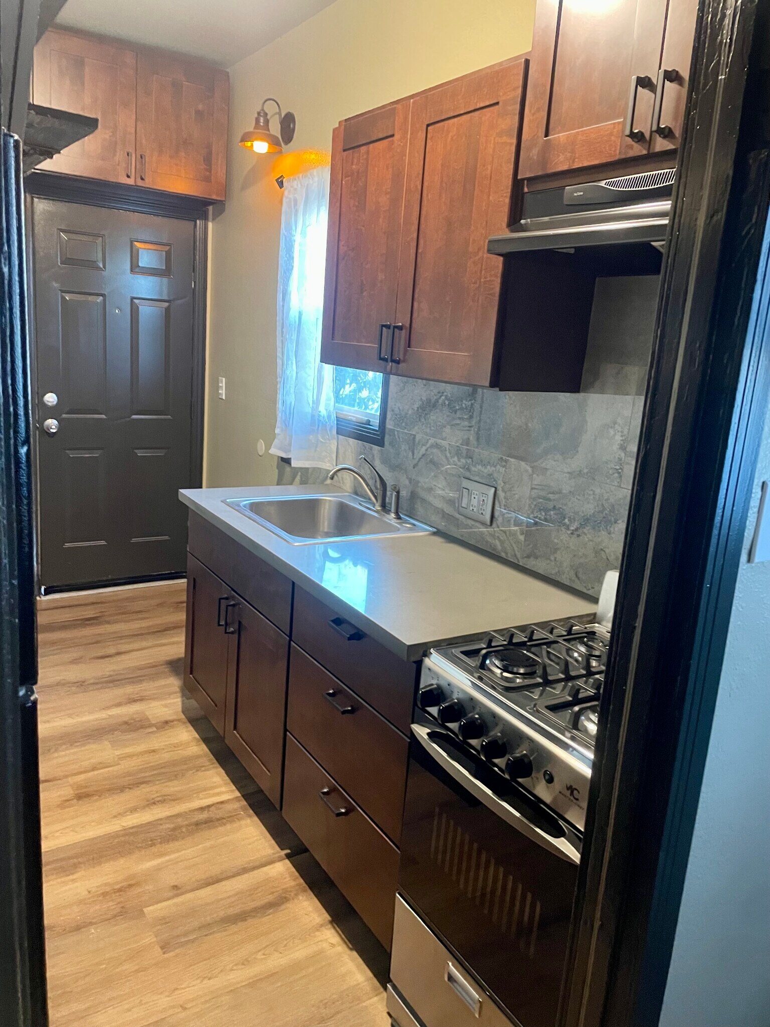 1829 E 7th St unit Downstairs Back, Long Beach, CA 90813 - photo 1