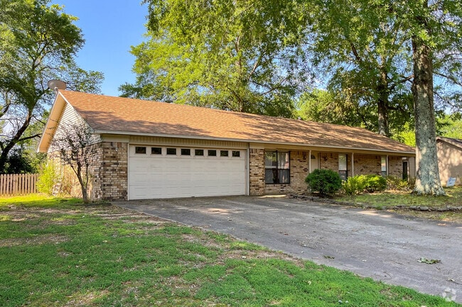 Downtown Conway has many ranch style homes that were built in the latter half of the 1900s.
