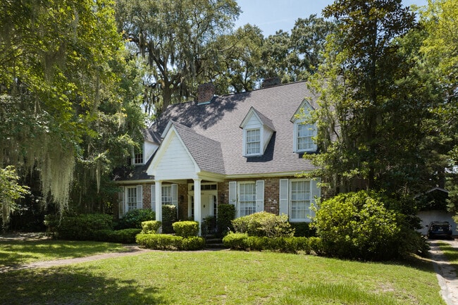 Mid-sized colonial revival homes are sprinkled throughout Gordonston.