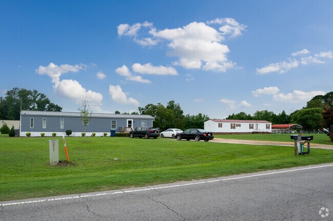 Belvoir is surrounded by farmland but is only 20 minutes from all the conveniences of Greenville.