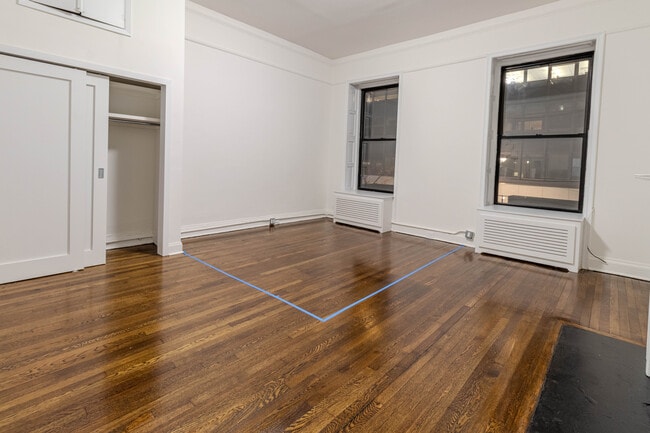 209 E 48th St unit 1, New York, NY 10017 - photo 4